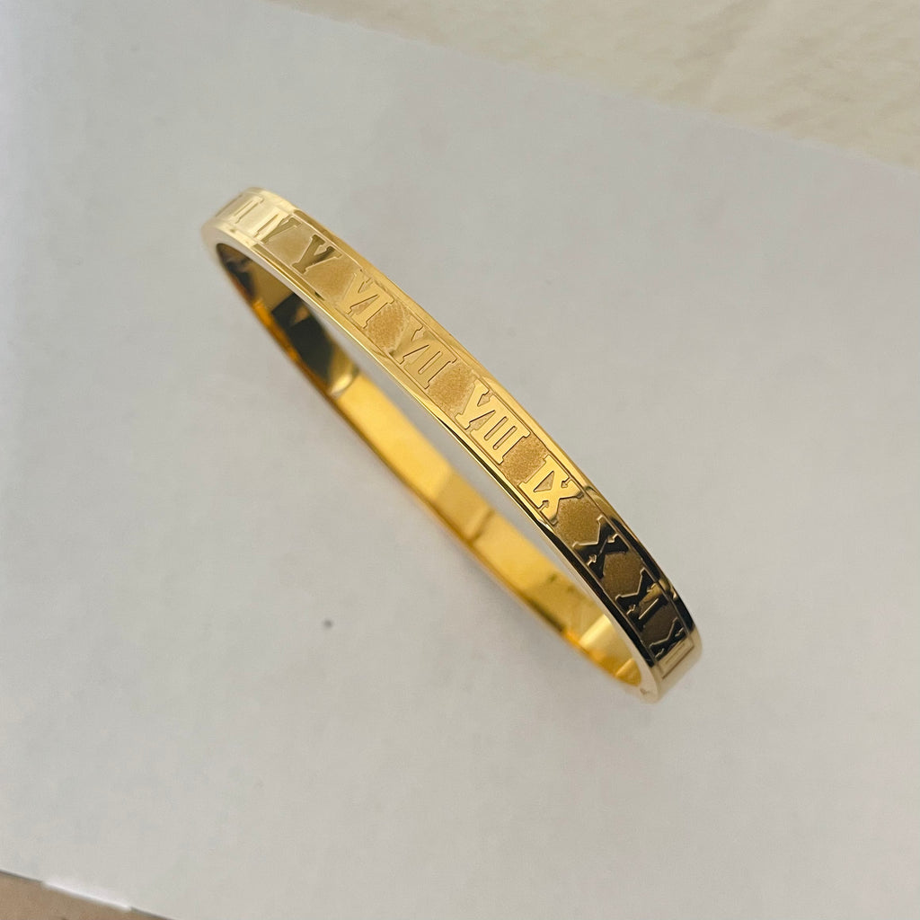 Lumina Roman Bangle
